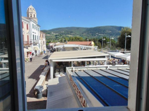 S239 - Sirolo, trilocale in piazza con aria condizionata, Sirolo